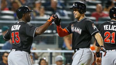 La novena de Miami bateó 22 imparables, la cuarta cifra más alta en la historia del equipo.