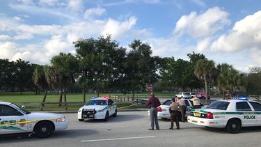 El cuerpo policial se mantiene a la espectativa mientras los investigadores determinan si las granadas están activas.