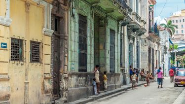 Diario las Américas | unsplash Imagen referencial. cuba calle gente
