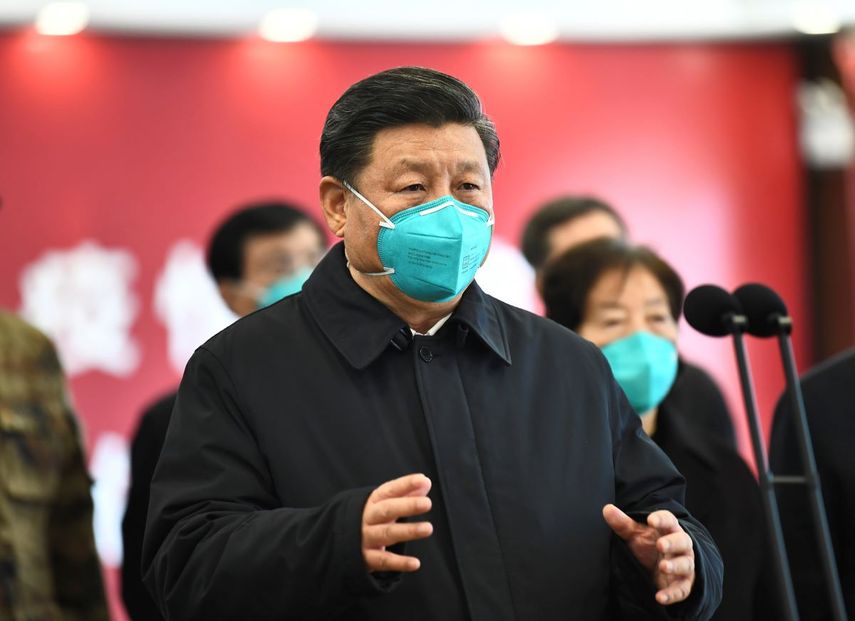 En esta foto el presidente chino Xi Jinping habla por video con enfermos y trabajadores de la salud en el hospital Huoshenshan en Wuhan, provincia de Hubei, martes 10 de marzo de 2020.&nbsp;
