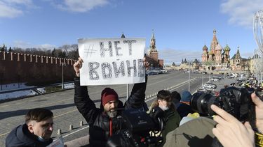Foto de una de las protestas en Moscú en contra de la invasión rusa de Ucrania, el 27 de febrero del 2022.&nbsp;