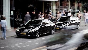 Taxi premium de la empresa Taxi Stockholm que ofrece las sesiones de terapia psicológica. (Foto DPA)