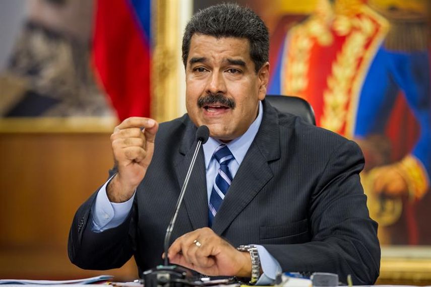 Maduro intervino en una concentración de estudiantes universitarios que marcharon en Caracas en apoyo al Gobierno y dijo que en España mantienen una campaña mundial contra Venezuela, cuando se aproximan las nuevas elecciones (EFE)