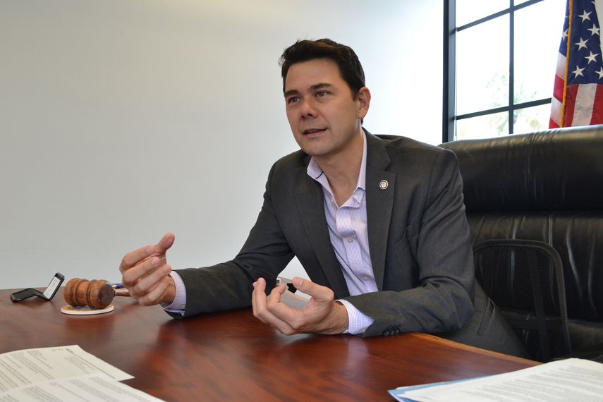 El comisionado del distrito 2 de la Ciudad de Miami, Ken Russell.