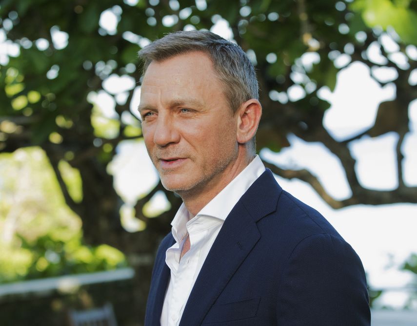 El actor Daniel Craig posa para retratos durante una sesi&oacute;n de la m&aacute;s reciente entrega de la serie de James Bond actualmente conocida como Bond 25 en Oracabessa, Jamaica.&nbsp;