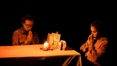 Escena de la obra Papá está en la Atlántida, la propuesta de la compañía mexicana Los Pinches Chamacos en el Festival Internacional de Teatro Hispano de Miami. 