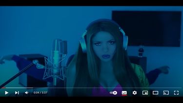 Shakira y el Dj argentino Bizarrap en el video de BZRP Music Sessions #53.