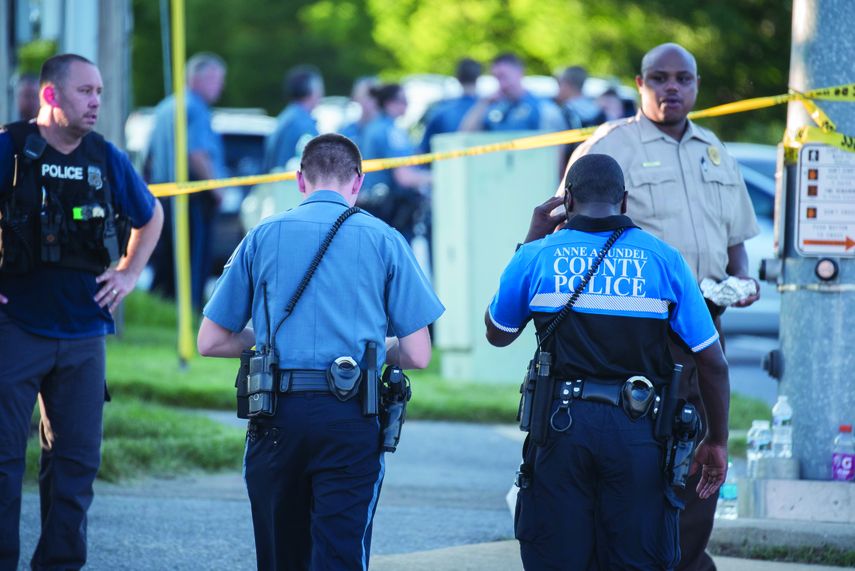 Autoridades y equipos de emergencia se congregan en torno&nbsp; edificio del diario local Capital Gazette.&nbsp;