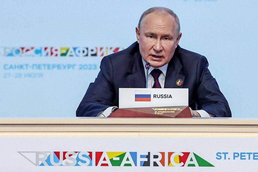 El presidente ruso Vladímir Putin habla durante una sesión de la cumbre Rusia-África en San Petersburgo, Rusia, el viernes 28 de julio de 2023.&nbsp;