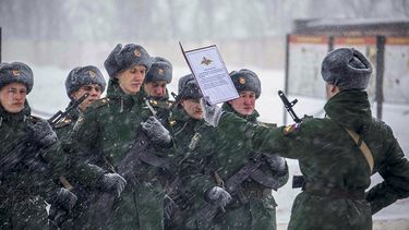 Soldados rusos prestando juramento en una foto difundida por el minsterio de defensa ruso el 22 de enero del 2022.&nbsp;