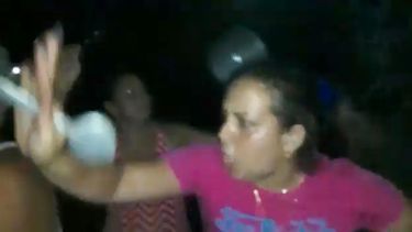 Cubanos protestan en Placetas, Villa Clara, por falta de alimentos y cortes en el servicio de energ&iacute;a el&eacute;ctrica.