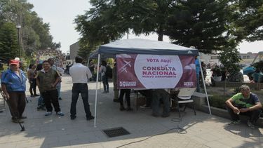 El presidente electo de México Andrés Manuel López Obrador promovió una consulta ciudadana para decidir el futuro de la construcción de un nuevo aeropuerto en Ciudad de México.