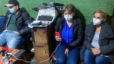 La expresidenta de Bolivia, Jeanine Añez (der.) el 14MAR21 interrogada por un tribunal en La Paz.&nbsp;