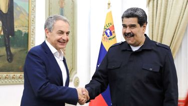 El expresidente del gobierno de España, José Luis Rodríguez Zapatero, y el dictador de Venezuela, Nicolás Maduro.