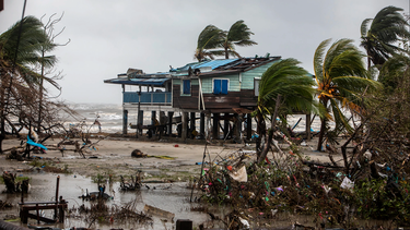 Foto de archivo cuando Iota impactó como un huracán en categoría 5 en el Caribe Norte de Nicaragua, azotando con fuertes lluvias y vientos el territorio centroamericano, donde los suelos aún estaban saturados de humedad por el paso del ciclón Eta dos semanas antes.