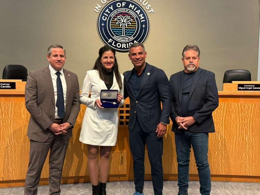 Dariel Fernández, Rosa Payá, Francis Suárez y Miguel Ángel Gabela durante la ceremonia de entrega.&nbsp;