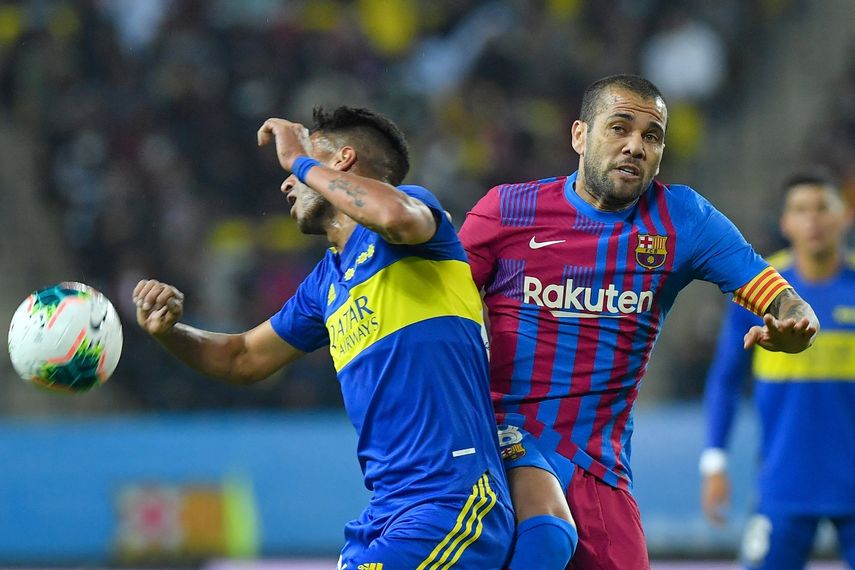 El duelo en honor a Diego Armando Maradona también dejó el regreso del brasileño Dani Alves al FC Barcelona