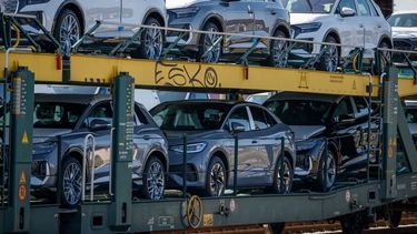 Autos fabricados en Alemania y trasladados al puerto para su exportación.