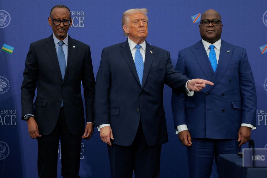 El presidente Donald J. Trump junto a los presidentes de Ruanda, Paul Kagame, y del Congo, Felix Tshisekedi, durante la firma en Washington del acuerdo de paz