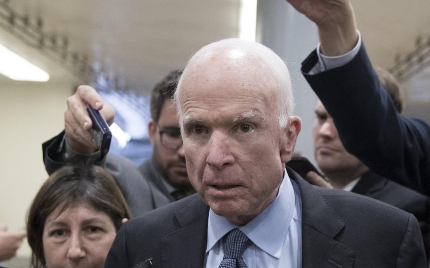 El senador por Arizona&nbsp;John&nbsp;McCain, en una imagen de archivo de octubre de 2017 en la sede del Capitolio, en Washington.&nbsp;