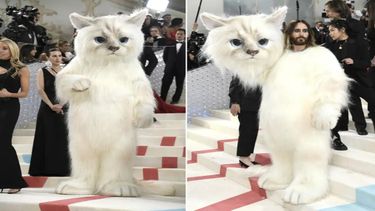 Esta combinación de fotografías muestran a Jared Leto vestido como la gata Choupette al llegar a la gala del Instituto del Vestido del Museo Metropolitano de Arte (Gala del Met) para celebrar la inauguración de la exposición Karl Lagerfeld: A Line of Beauty el lunes 1 de mayo de 2023 en Nueva York.