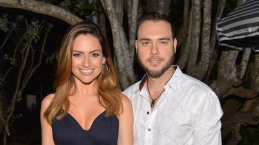 La periodista Michelle Galván junto a su esposo, Fernando Guajardo.