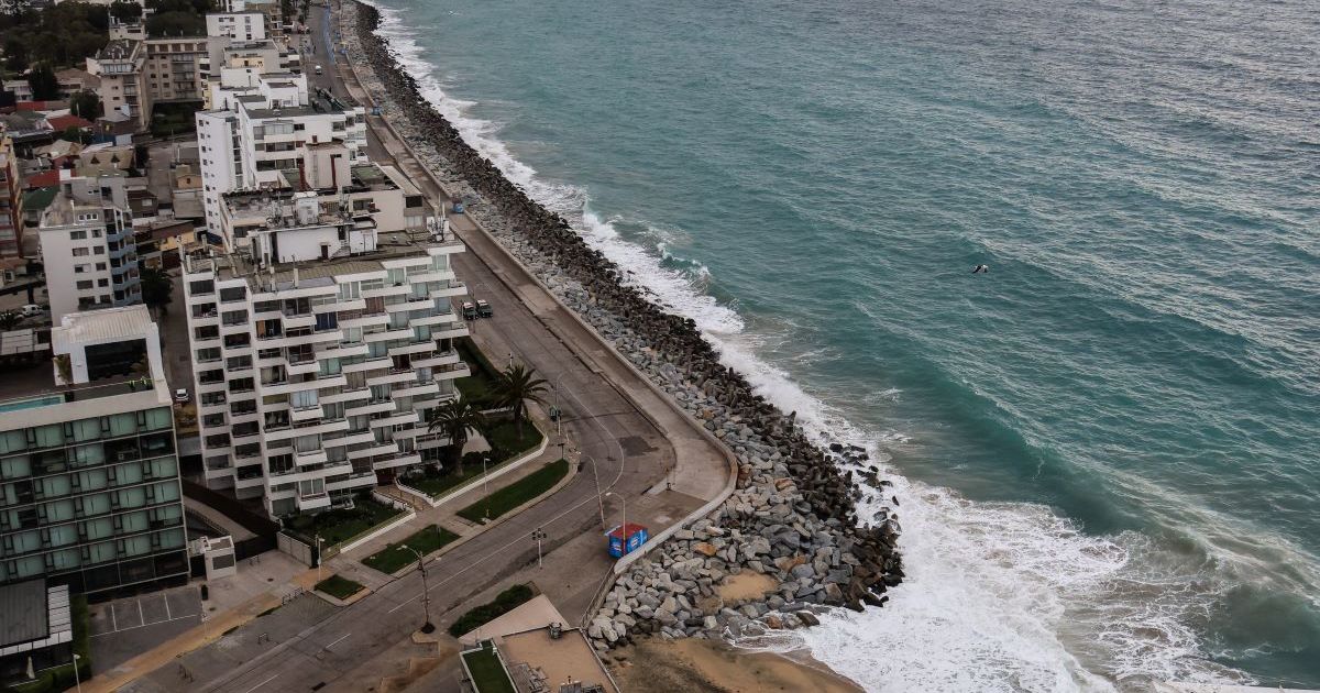 Chile evacúa a más de un millón de personas de sus costas por alerta de tsunami