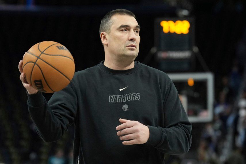 El entrenador asistente de los Warriors de Golden State, Dejan Milojevic, previo a un partido contra los Pelicans de Nueva Orleans, el martes 28 de marzo de 2023.