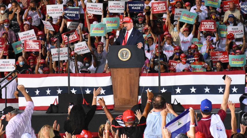 Vamos a tener una gran victoria aquí (…) vamos a ganar mi estado de Florida y vamos a ganar cuatro años más en la Casa Blanca, dijo Trump desde la tarima ubicada en la pista de un aeródromo en Miami-Dade.&nbsp;