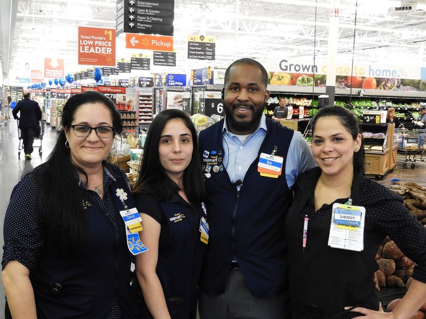 Danay Carrigan, Yaniris Miralles, Eric Burgains y Wendy Monteagudo recibieron bonos de la compañía.