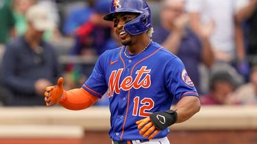 El puertorriqueño Francisco Lindor, de los Mets de Nueva York, festeja luego de conectar un jonrón de dos carreras en el duelo del sábado 18 de junio de 2022, ante los Marlins de Miam