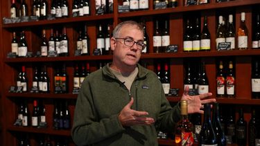 Stuar Spencer, director ejecutivo de la comisión Lodi Winegrape habla de la deplorable situación que atraviesan los agricultores y elaboradores de vino en esa famosa región de California.