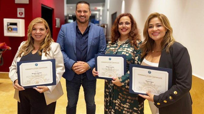 Rosario Sánchez, CEO de Diamond Venue Doral y el concejal Christian Cevallos, junto a la directora ejecutiva de Diario Las Américas, Iliana Lavastida, y Mariel López, mánager de Diamond Corporate Events.&nbsp;