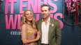 El actor canadiense-estadounidense Ryan Reynolds y su esposa, la actriz estadounidense Blake Lively, asisten al estreno en Nueva York de It Ends With Us en el AMC Lincoln Square en Nueva York, el 6 de agosto de 2024.