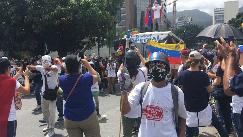 Jóvenes de todas los sectores de Caracas acuden al llamado de la oposición para exigir un cambio en el gobierno.&nbsp;