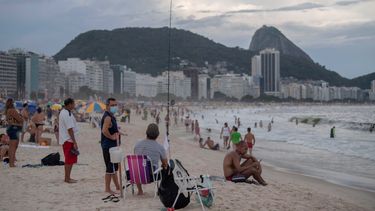 Brasil, con más de 200.000 muertos por la pandemia, vive además un severo repunte de casos y fallecidos