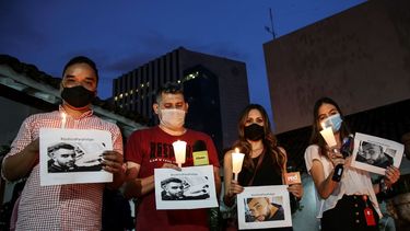 Periodistas y fotógrafos rinden homenaje a su colega Felipe Guevara, quien falleció dos días después de recibir un disparo, en Cali, Colombia, el 23 de diciembre de 2020. El fotógrafo Felipe Guevara había denunciado amenazas contra su vida en 2017, en 2018 y nuevamente este año.&nbsp;