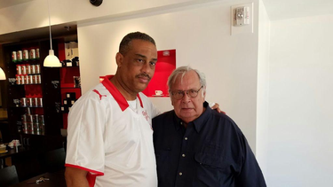 El periodista Iván García junto al fallecido Raúl Rivero, en una foto hasta ahora inédita enviada por García a DLA.&nbsp;
