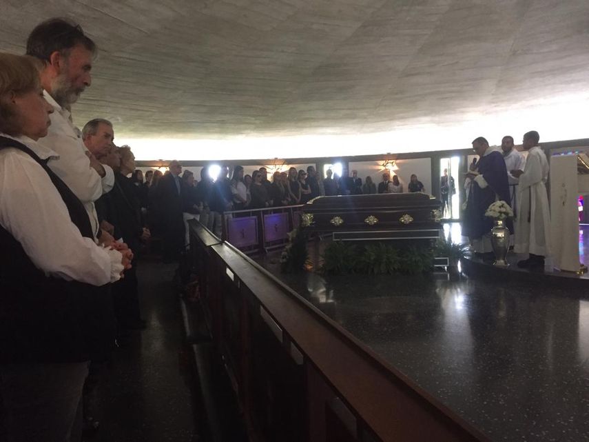 Familiares y amigos asistieron a su misa de despedida.&nbsp;