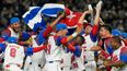 Los jugadores de Cuba celebran la victoria 4-3 ante Australia en los cuartos de final del Clásico Mundial de béisbol, el miércoles 15 de marzo de 2023, en Tokio. 