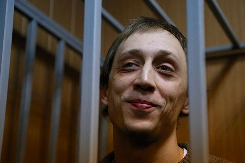 El bailarín del ballet Bolshoi, Pave Dimitrichenko, quien se declaró inocente de ordenar un ataque con ácido al director artístico del Bolshoi, Serguei Filin. (AP Foto/Alexander Zemlianichenko)