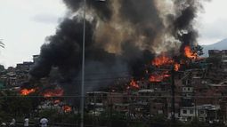 Hasta el momento no hay reporte de víctimas mortales, si bien tampoco se conoce exactamente cuántas casas fueron arrasadas por el fuego.