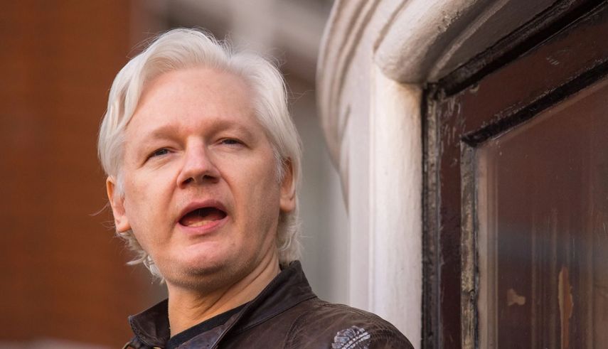 Assange, fundador del portal que difundió miles de cables diplomáticos, fue detenido por la policía británica en diciembre de 2010.