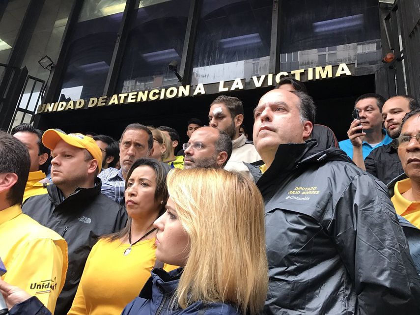 El presidente de la Asamblea Nacional y militante Primero Justicia, Julio Borges, en compañía de la militancia del partido.&nbsp;