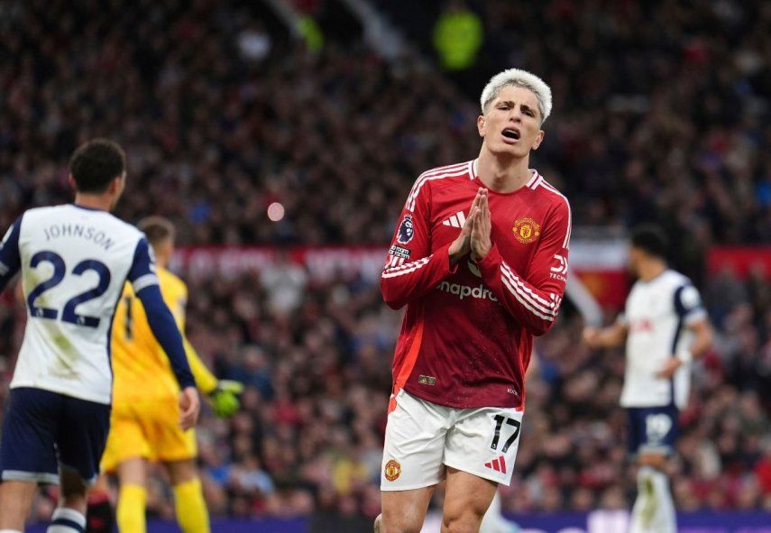 Alejandro Garnacho del Manchester United reacciona durante la derrota 3-0 ante Tottenham en la Liga Premier, el domingo 29 de septiembre de 2024, en Manchester.