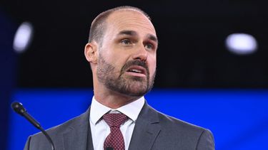 El político brasileño Eduardo Bolsonaro, hijo de Jair Bolsonaro, habla durante la Conferencia Anual de Acción Política Conservadora (CPAC) en el Gaylord National Resort & Convention Center de National Harbor, en Oxon Hill, Maryland, el 20 de febrero de 2025.&nbsp;