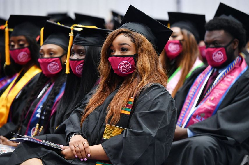 Graduación de estudiantes en South Carolina State University.