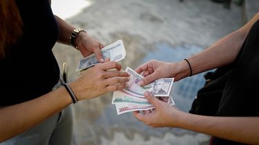 Los altos costos de la vida sumado a la inflación causada por el cambio de moneda y ahora,&nbsp;el incremento en el costo de la electricidad, mantiene al ciudadano ahogado.