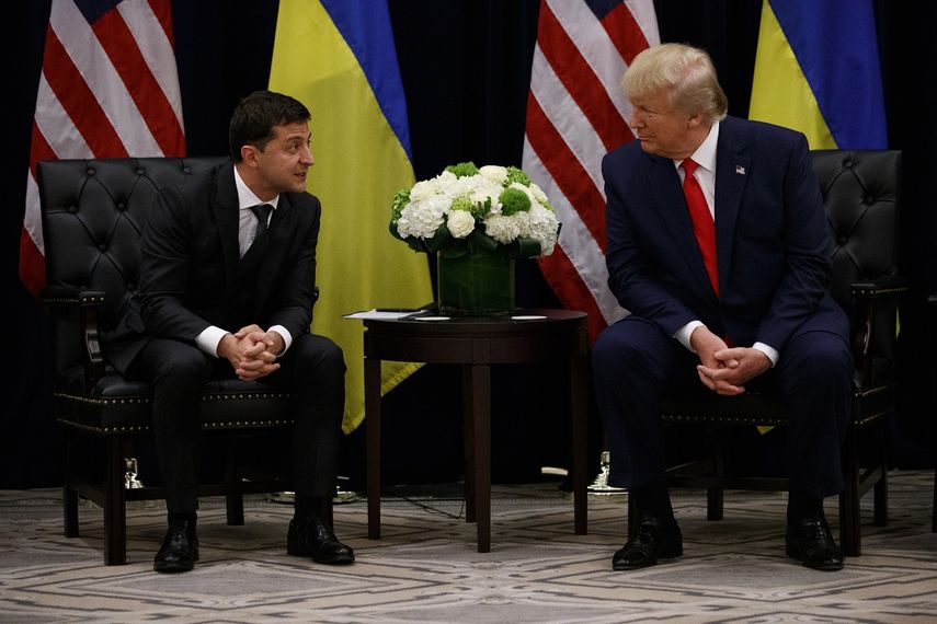 Los presidentes Donald Trump, de EEUU, y Volodymyr Zelenskiy, de Ucrania, se reúnen en el hotel InterContinental Barclay de Nueva York durante la Asamblea General de la ONU. 