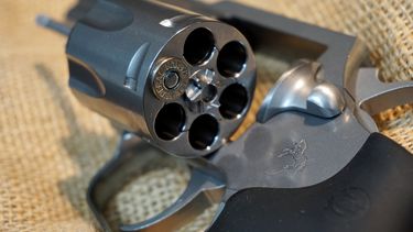 Fabricante checo compra marca de armas estadounidense Colt